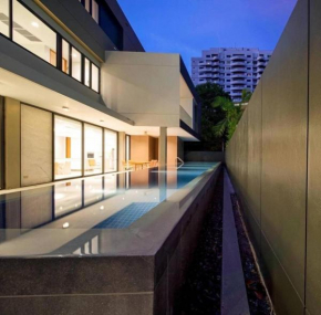 Ekkamai Luxury Villa with Home Cinema